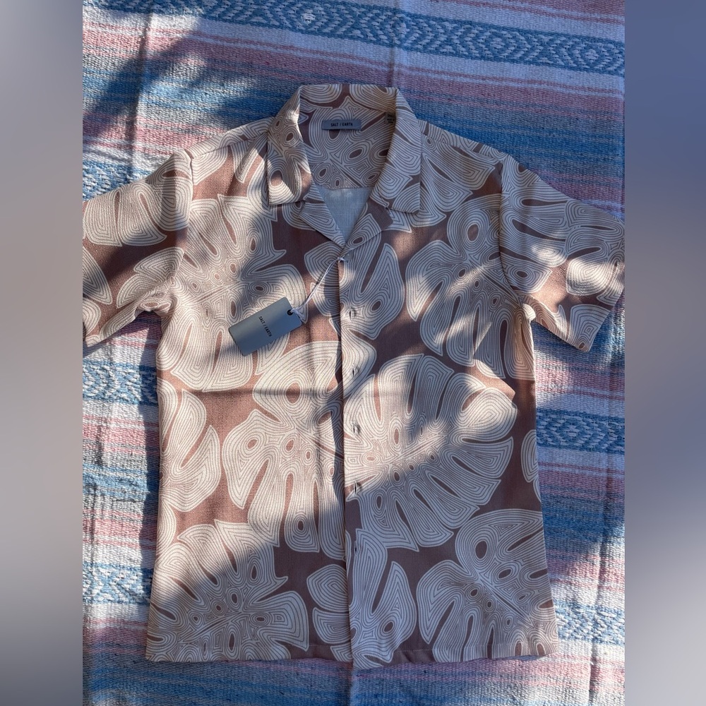 Tan and cream vintage style Hawaiian shirt